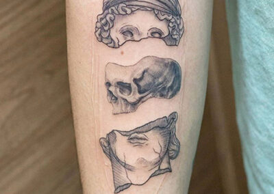 tatuajes para hombres en el brazo antigua grecia