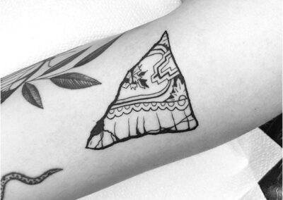 Blackwork tattoo para tatuajes para el brazo