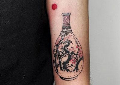 tatuaje de estilo black and red realizado por tatuador en Madrid