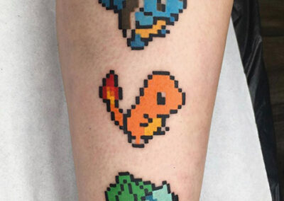 mini tattoo de pokemos pixelados