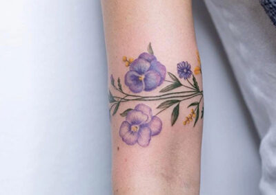 Tatuaje flores de Jimena Outón