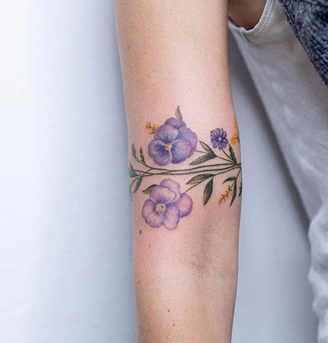 Tatuaje flores de Jimena Outón