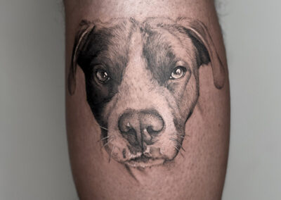 Tatuajes realistas de un perro