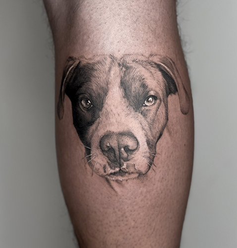 Tatuajes realistas de un perro