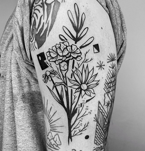 Blackwork tattoo en el brazo