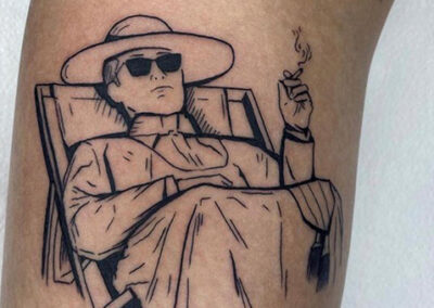 Blackwork tattoo hombre fumando