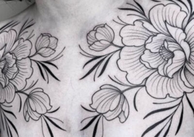 tatuajes en el pecho de mujer con flores| Tatuaje con flores | tatuajes en el pecho para mujer