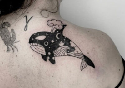 Tatuaje de una orca | tatuaje en la espalda | Tatuajes en Madrid