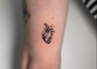 Mini tatuaje de un corazón | tatuaje en Madrid | tatuaje en el brazo