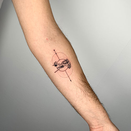 Mini tattoo de una aeronave | Tatuajes pequeños para hombre | Mini tatuajes