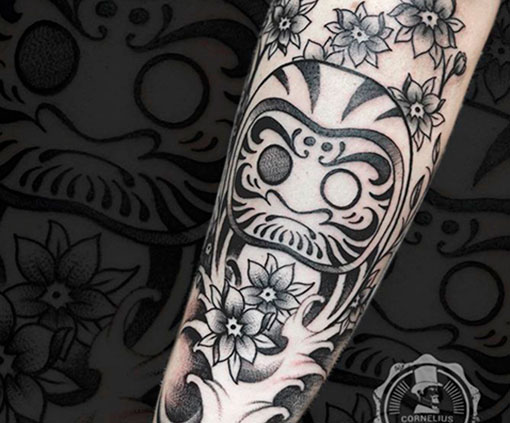 Tatuaje Black work tattoo en un brazo | Tatuaje Black Work | Estilos de tatuaje | Cornelius Tattoo