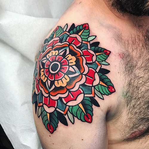 Tatuaje de flor en el hombre | tatuajes para hombres en el brazo | Cornelius Tattoo