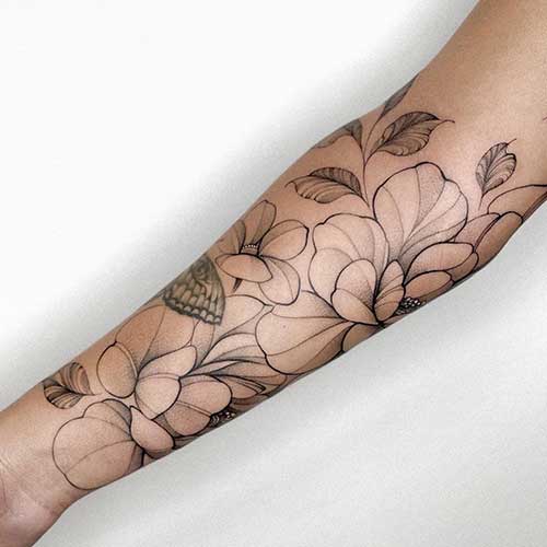 tatuaje de flores en el anteabrazo | tatuajes para mujer | Corneluis Tattoo