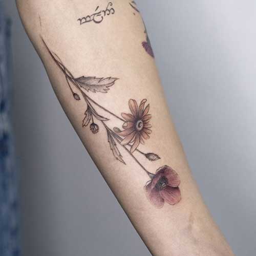 tatuaje de flor en el brazo | tatuajes brazo hombre | Cornelius Tattoo